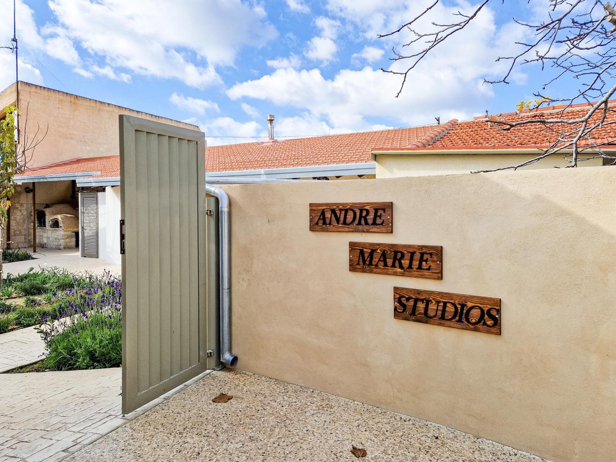 Sanders Andre Marie Apartment Vasa Kilaniou Exterior photo